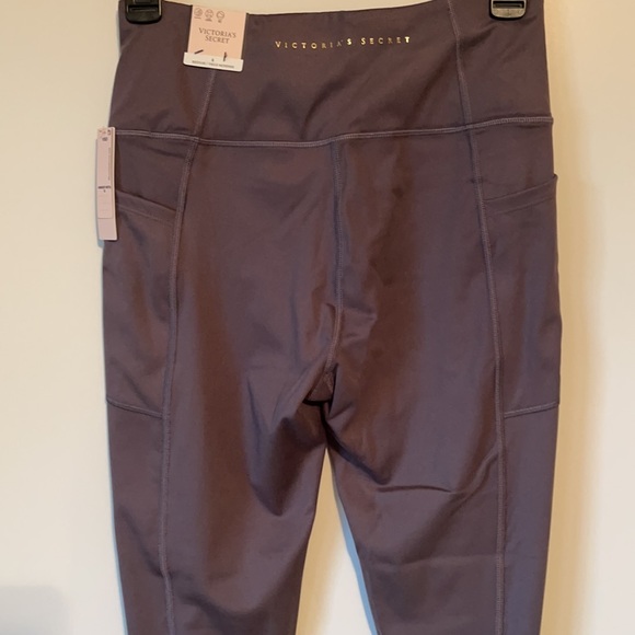 NWT Victoria’s Secret Incredible Essential Legging - Picture 9 of 16